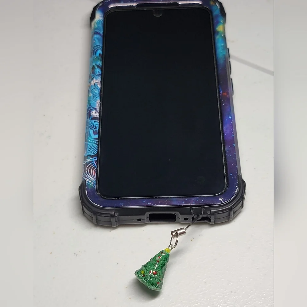 Handmade Christmas tree phone charm🎄 - Picture 2 of 3